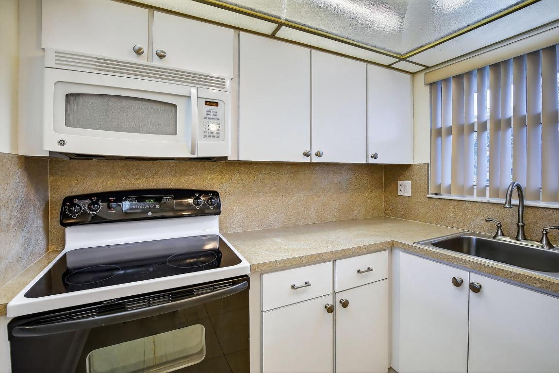 SUNRISE LAKES 18 CONDO - Residential