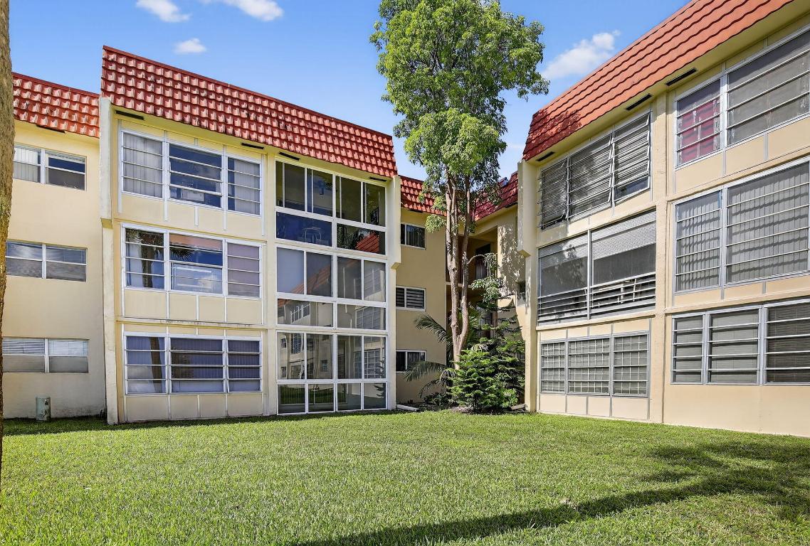 SUNRISE LAKES 18 CONDO - Residential