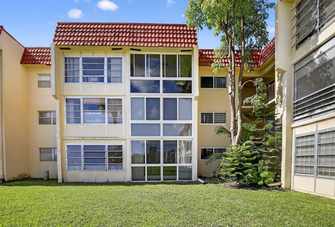 SUNRISE LAKES 18 CONDO - Residential