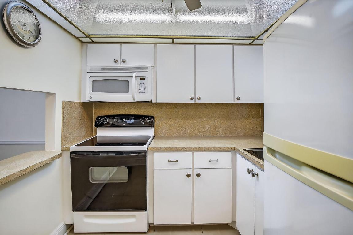 SUNRISE LAKES 18 CONDO - Residential