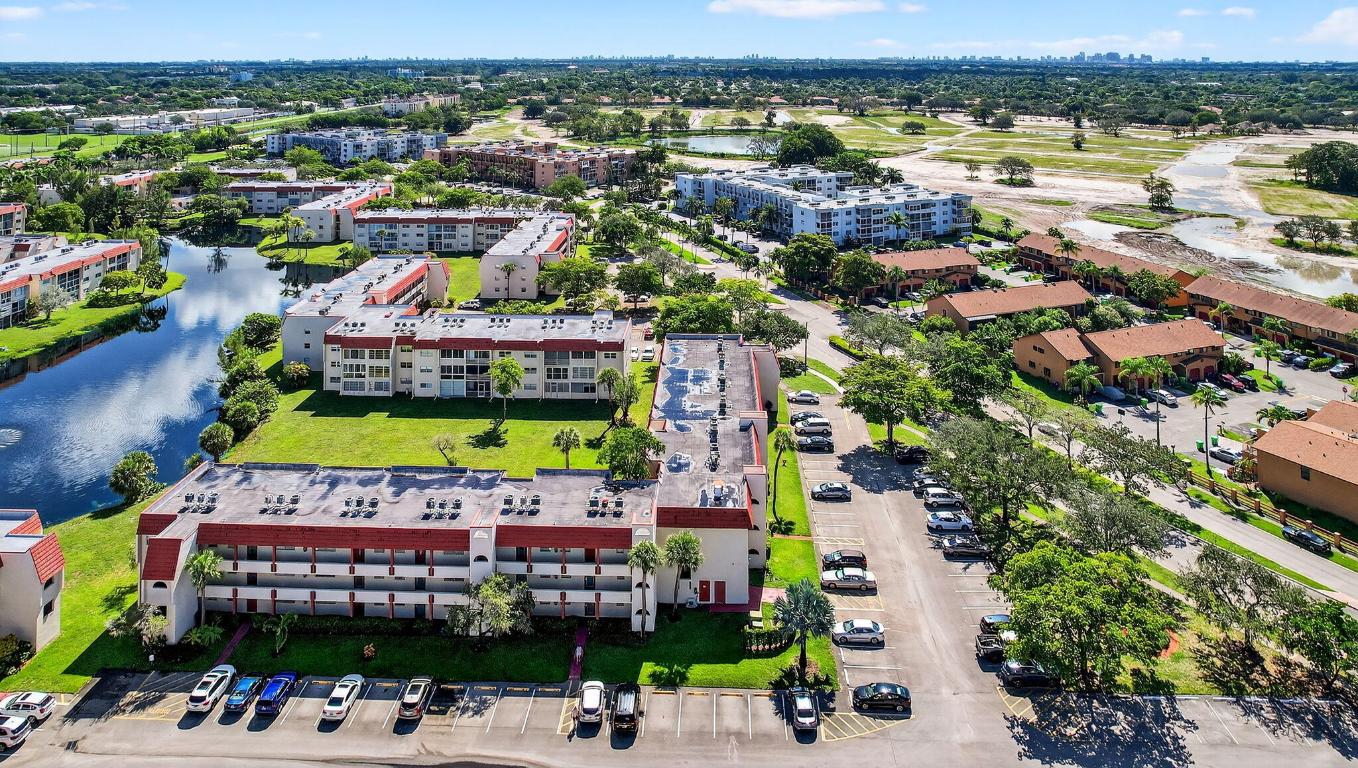 SUNRISE LAKES 18 CONDO - Residential