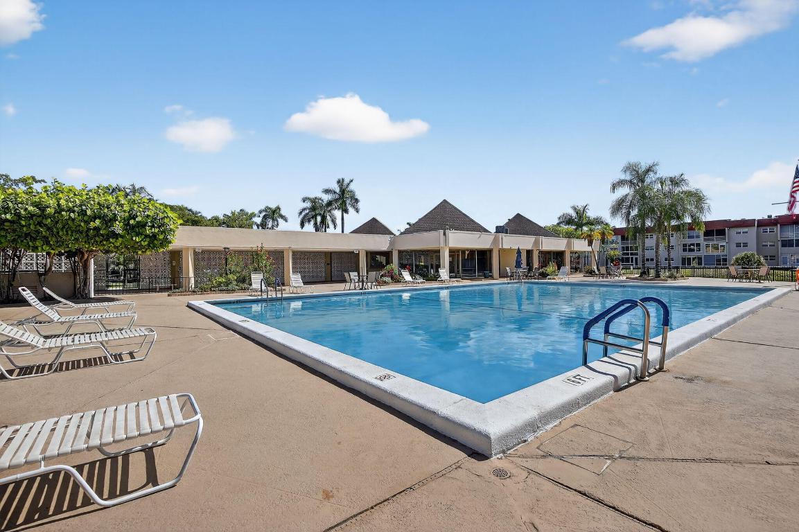 SUNRISE LAKES 18 CONDO - Residential