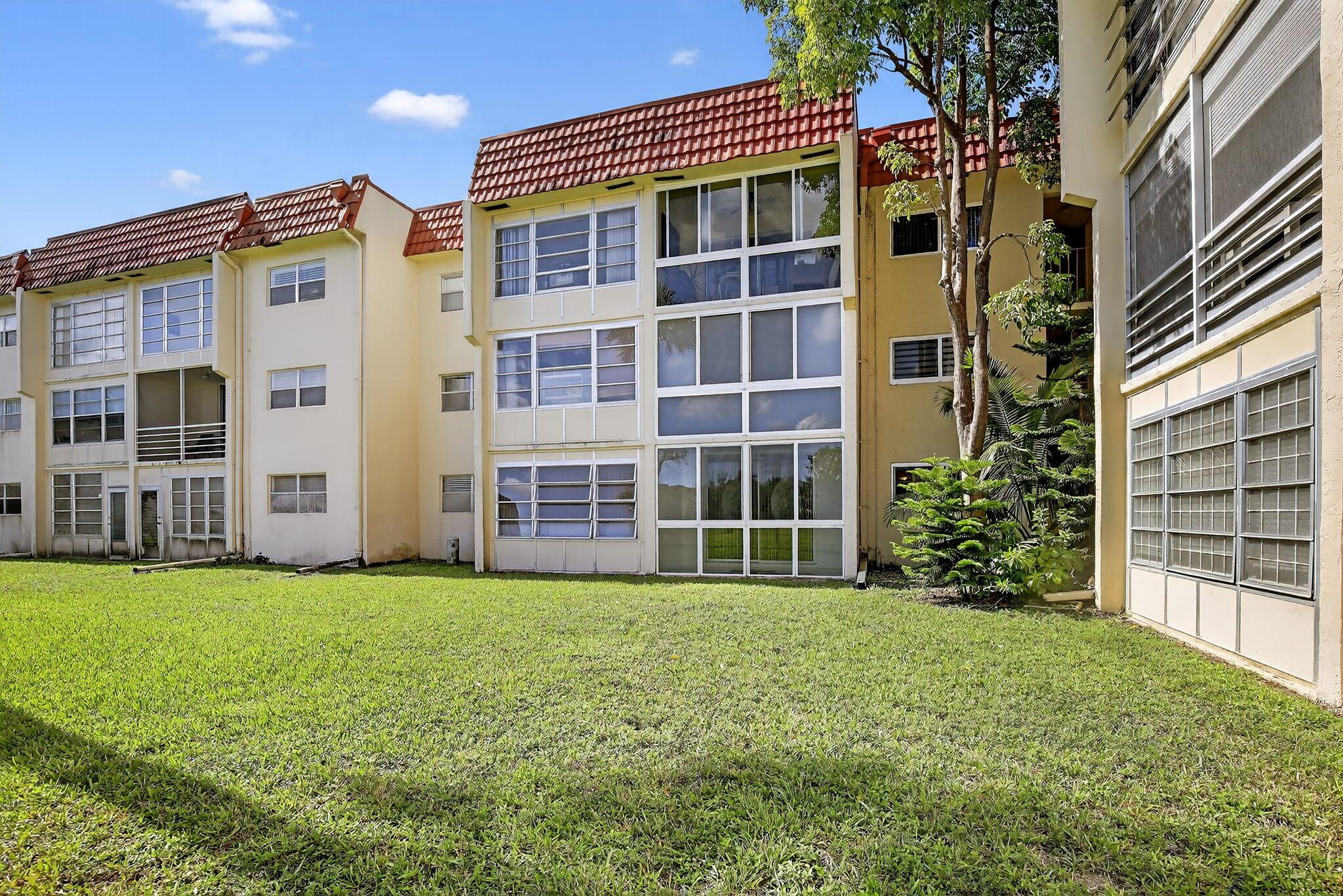 SUNRISE LAKES 18 CONDO - Residential