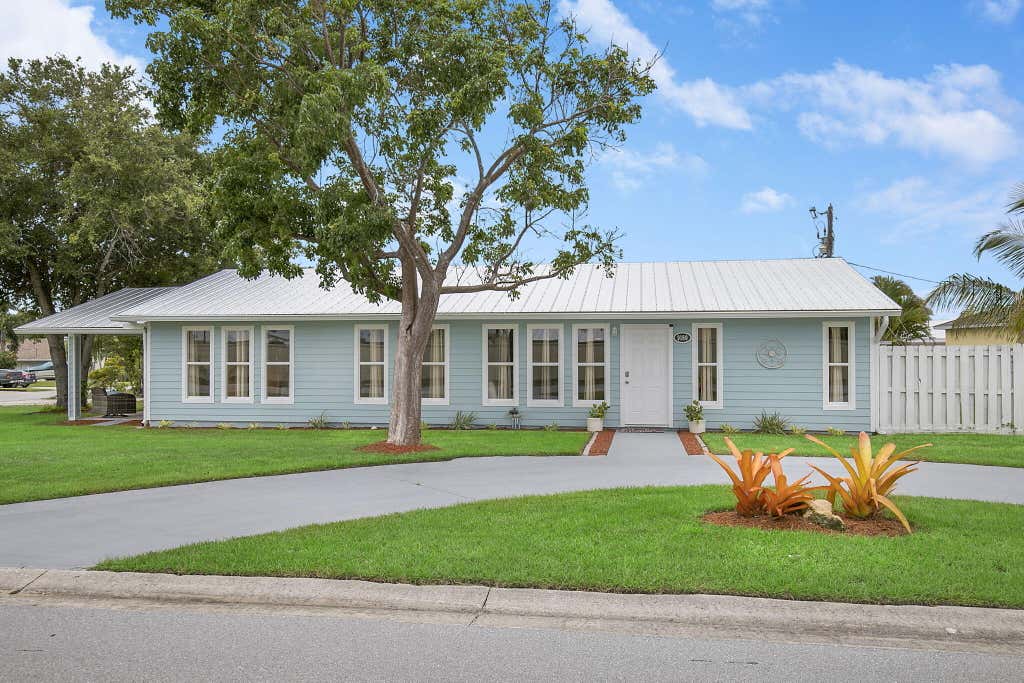 Photo of 9180 SE Eagle Avenue, Hobe Sound, FL 33455 (MLS # R10939381)