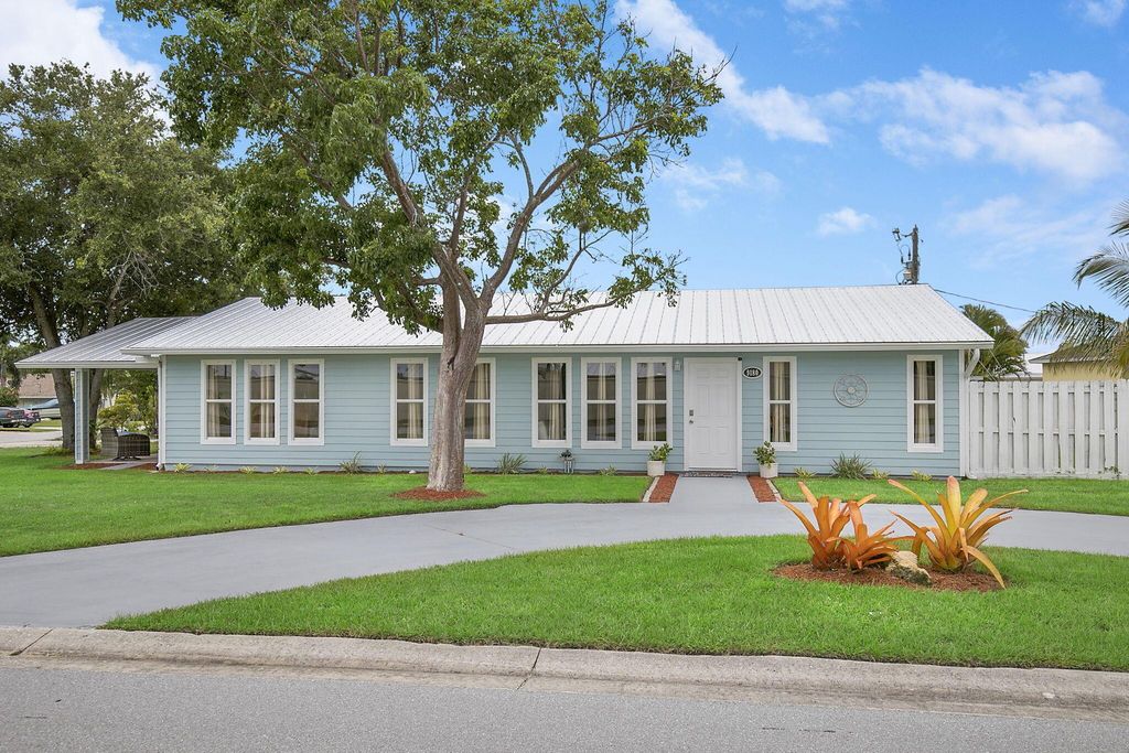 Photo of 9180 SE Eagle Avenue, Hobe Sound, FL 33455 (MLS # R10939381)