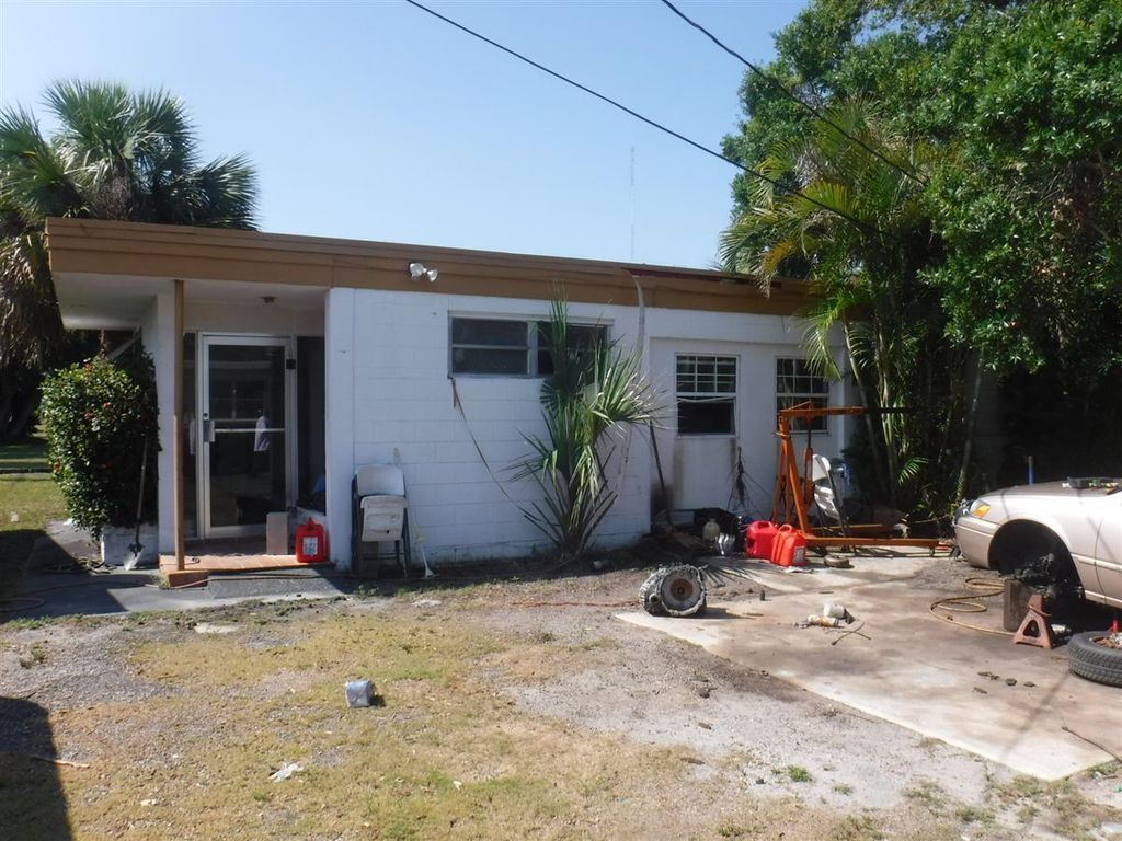 Photo of 801 S 33rd Street, Fort Pierce, FL 34947 (MLS # R11102395)