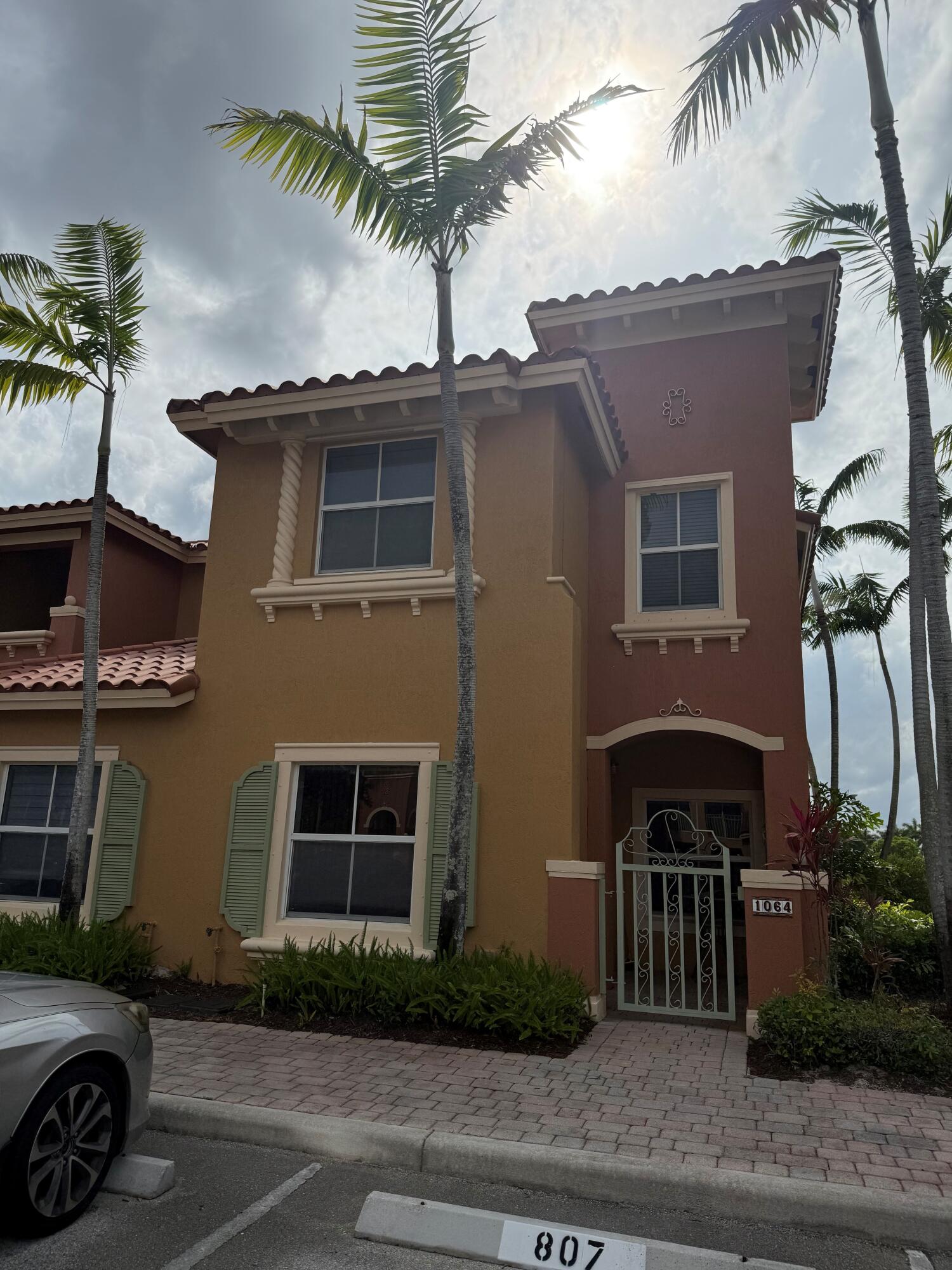 PEMBROKE CAY CONDO - Residential Lease
