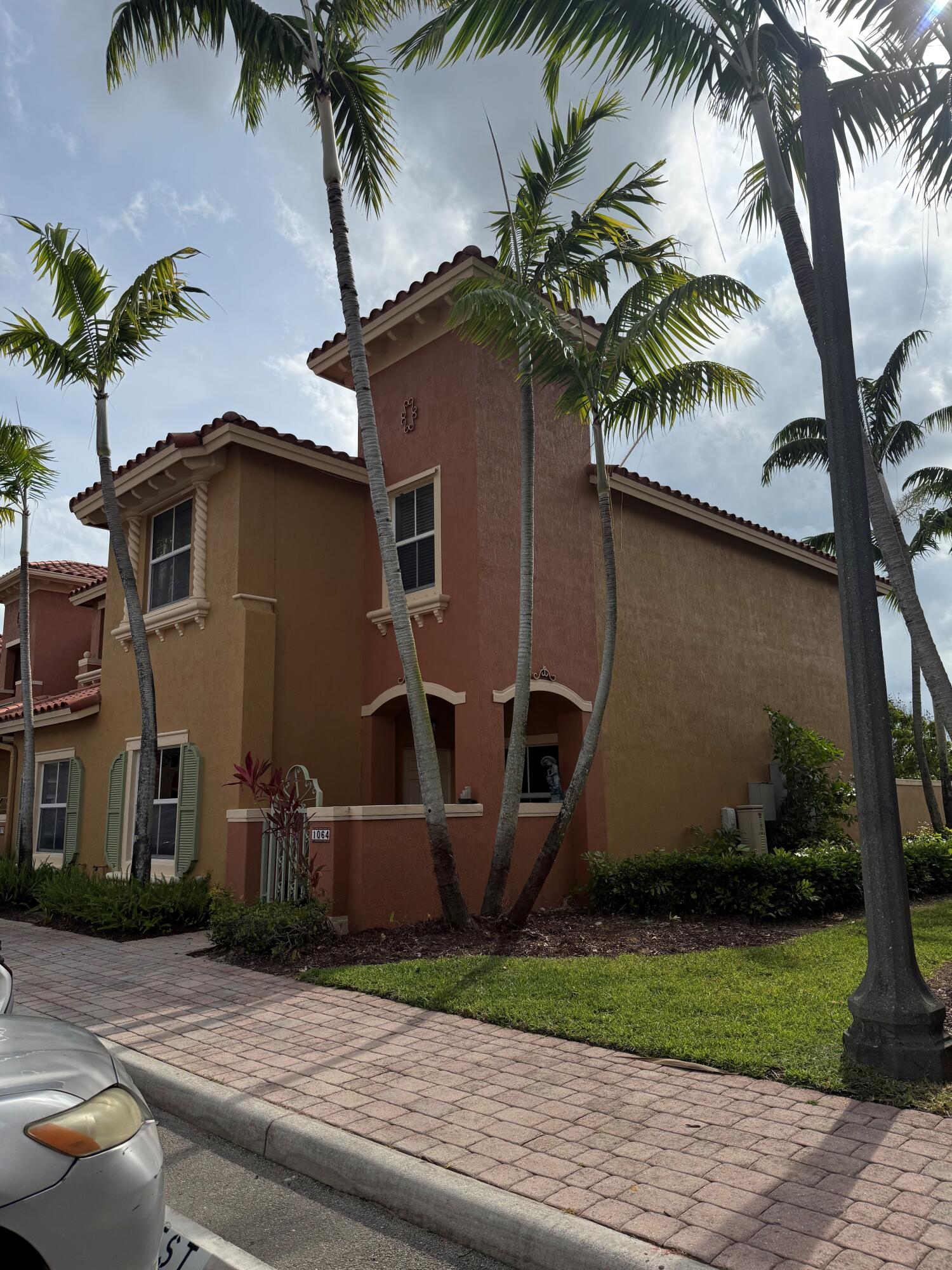 PEMBROKE CAY CONDO - Residential Lease