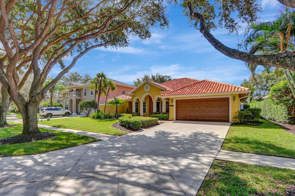 Photo of 1097 Egret Circle N, Jupiter, FL 33458 (MLS # B26039611)