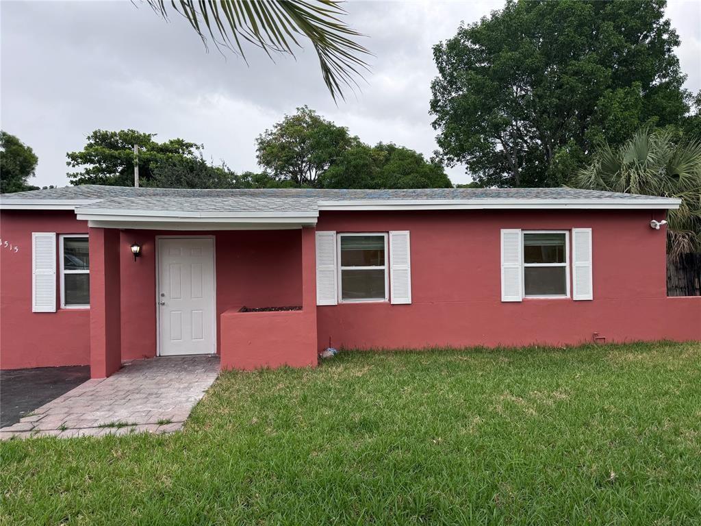 Beautifully Updated Single-Family Home!
Move right in and enjoy peace of mind with a brand-new roof, new impact glass, and a new driveway. The modern kitchen features new stainless steel appliances, and the home is surrounded by fresh landscaping included in the rental. Convenient terms with only first month’s rent and security deposit required.