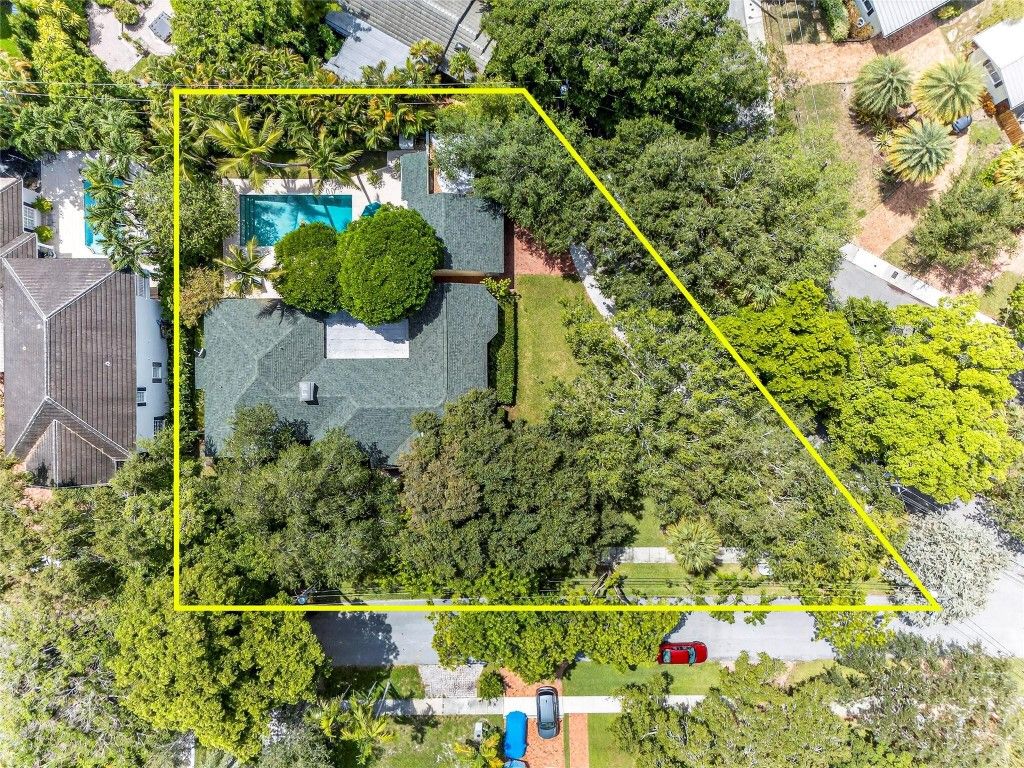 Photo of 1017 SE 13th Terrace, Fort Lauderdale, FL 33316 (MLS # F10526487)