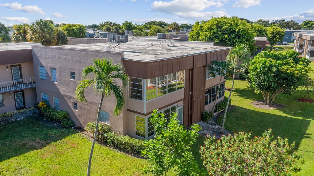 Photo of 344 Piedmont, Delray Beach, FL 33484 (MLS # B26003447)