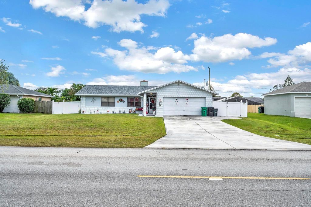 Photo of 582 SE Floresta Drive, Port Saint Lucie, FL 34983 (MLS # R10947372)