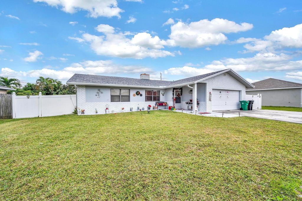 Photo of 582 SE Floresta Drive, Port Saint Lucie, FL 34983 (MLS # R10947372)