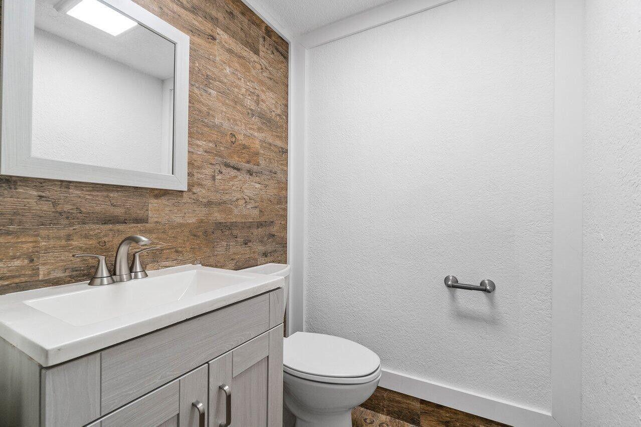 TURNPIKE COMMERCIAL PLAZA - Commercial Sale