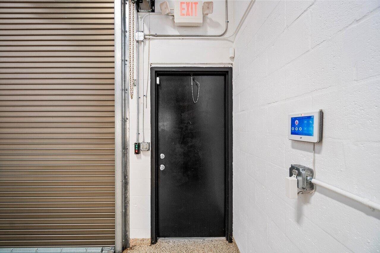 TURNPIKE COMMERCIAL PLAZA - Commercial Sale