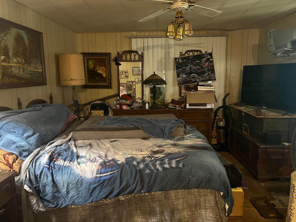 COUNTRY KNOLLS - Residential