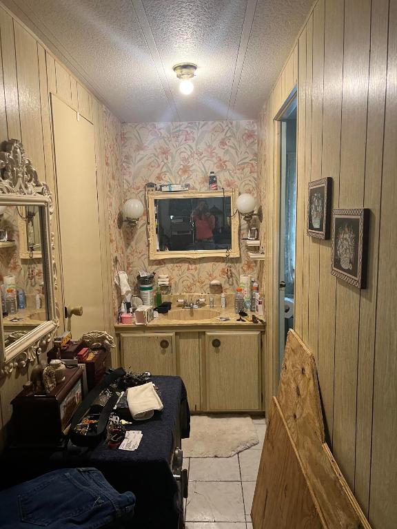 COUNTRY KNOLLS - Residential