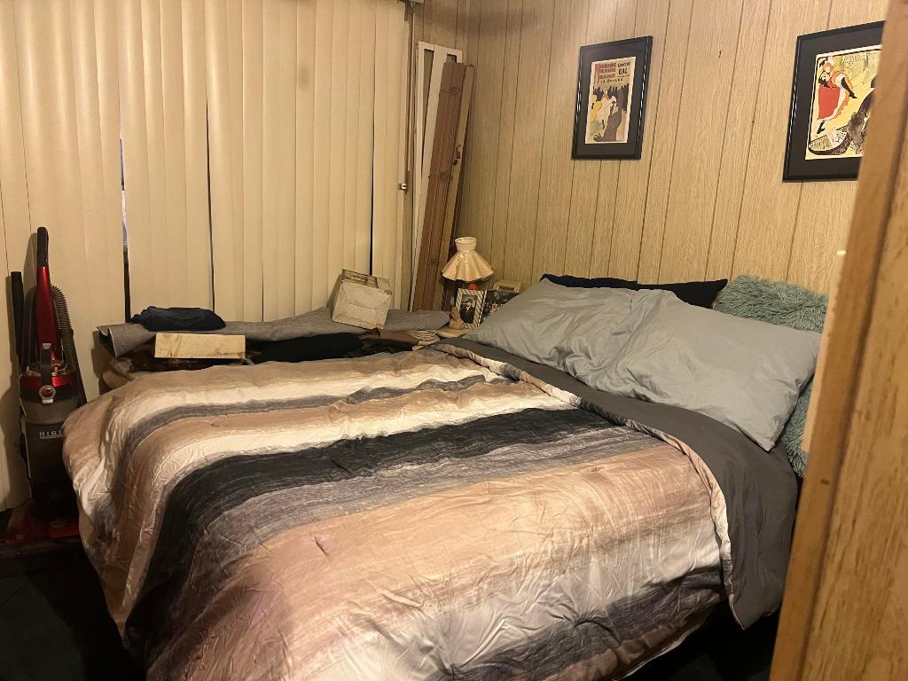 COUNTRY KNOLLS - Residential