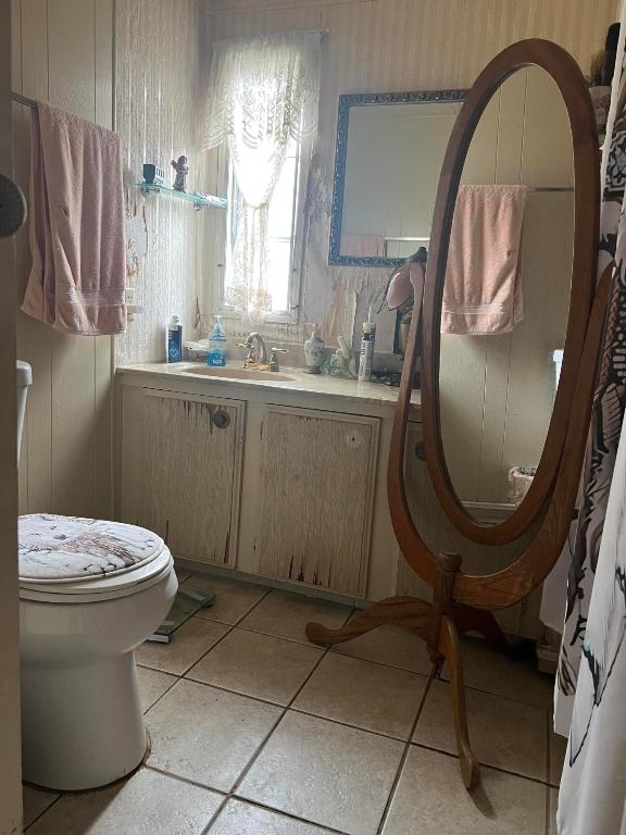 COUNTRY KNOLLS - Residential