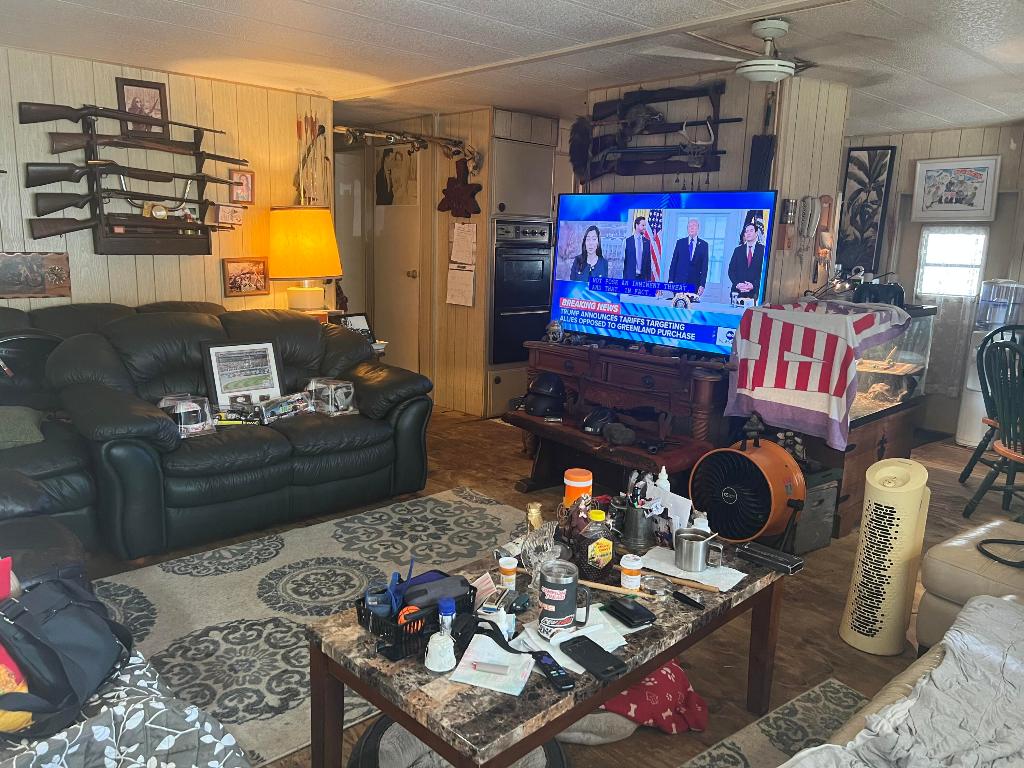 COUNTRY KNOLLS - Residential