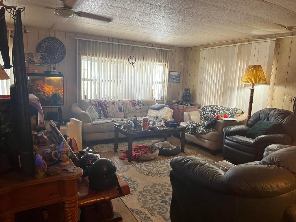 COUNTRY KNOLLS - Residential