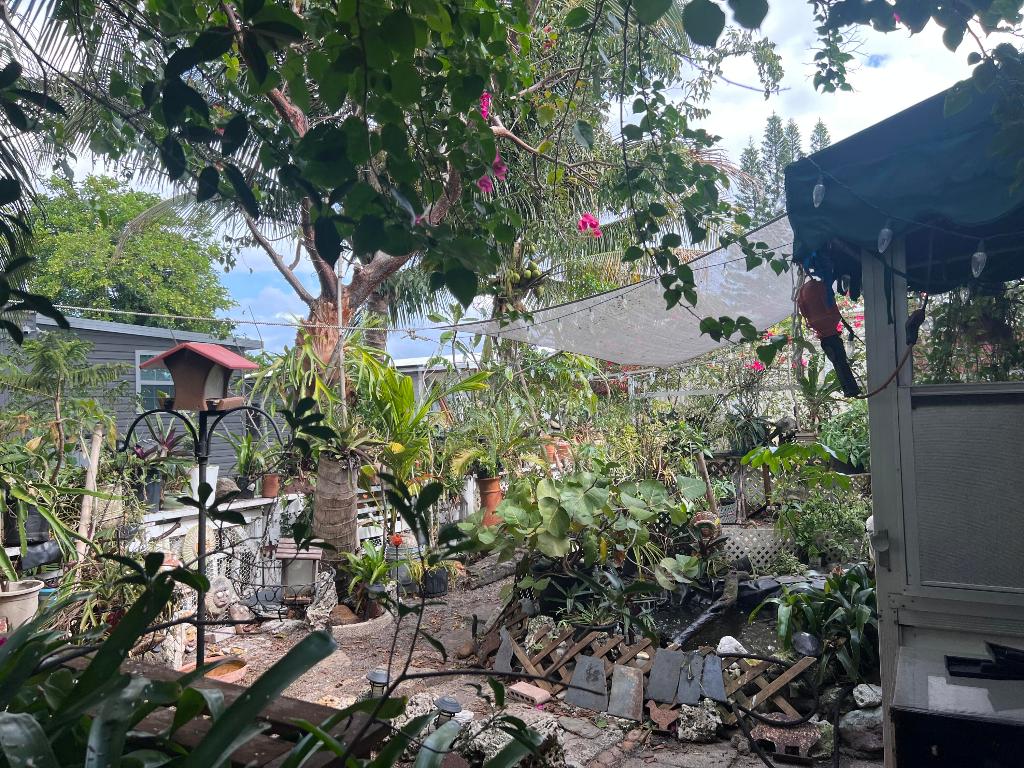 COUNTRY KNOLLS - Residential