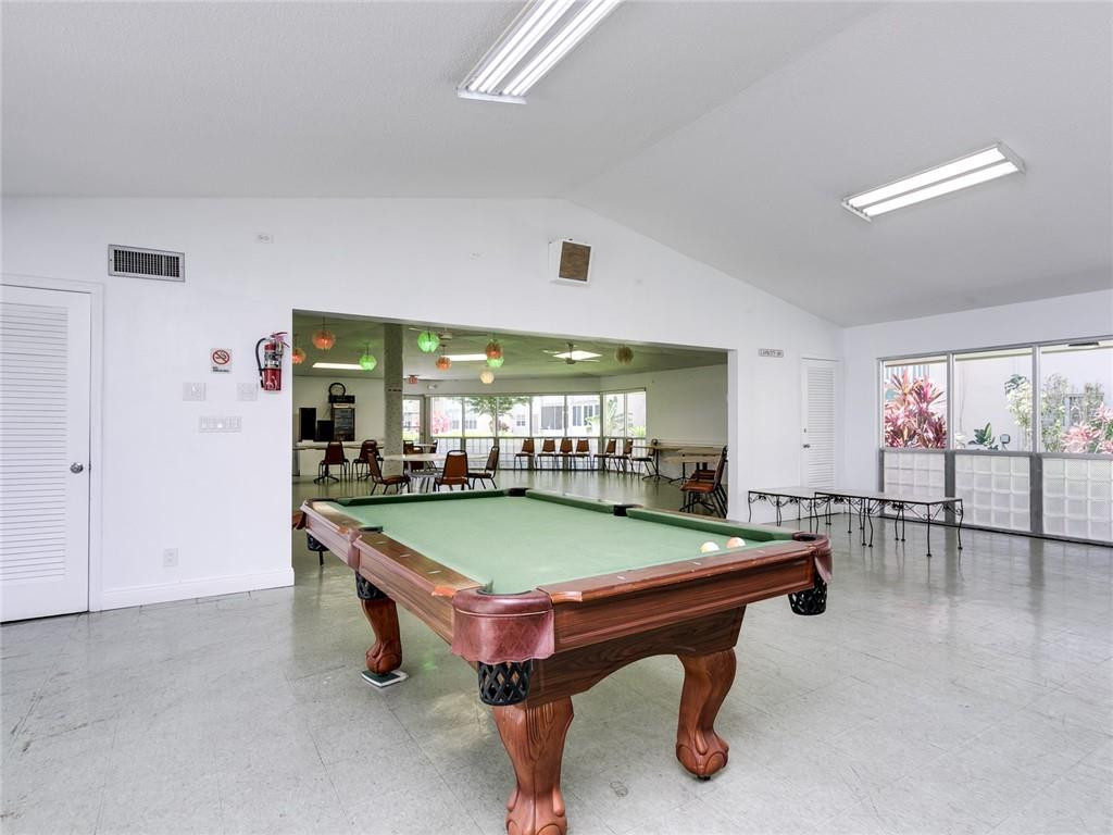MEADOWBROOK - Residential