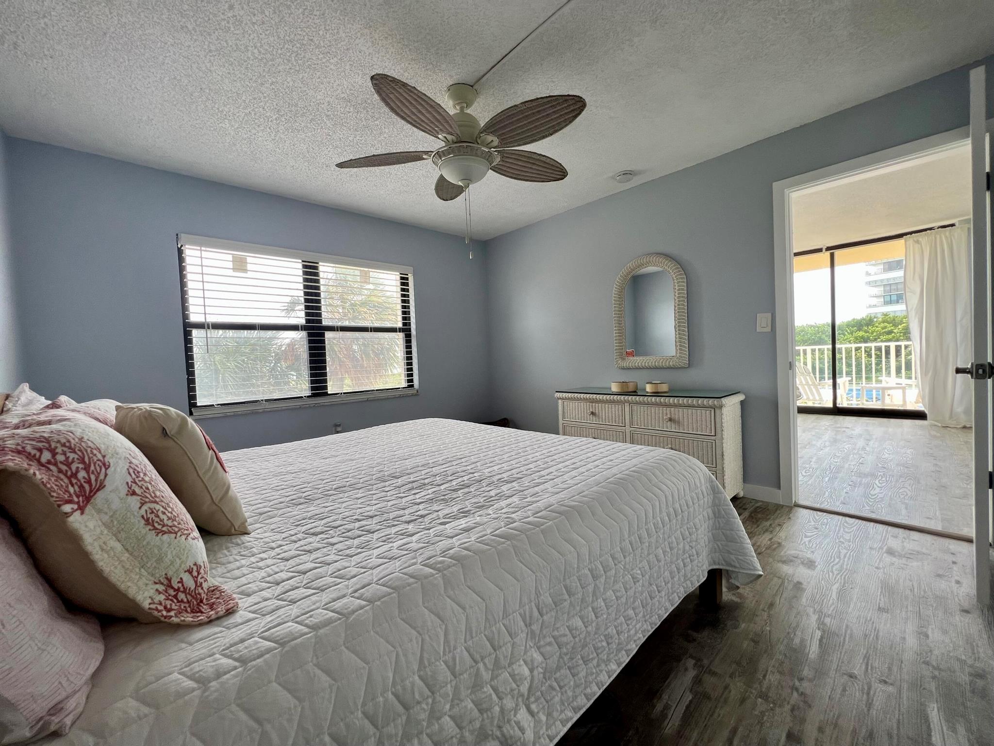 SEA PALMS CONDOMINIUM - Residential