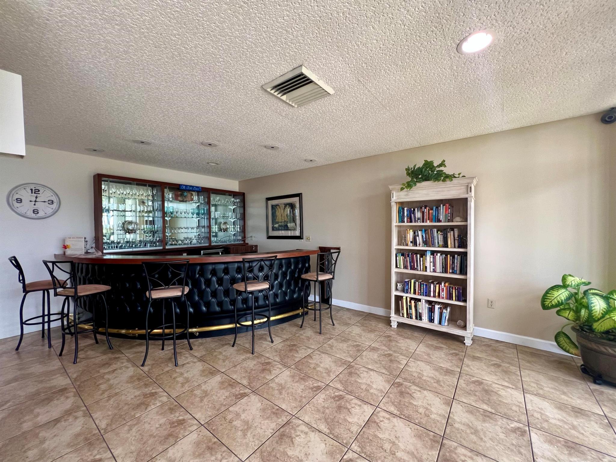 SEA PALMS CONDOMINIUM - Residential