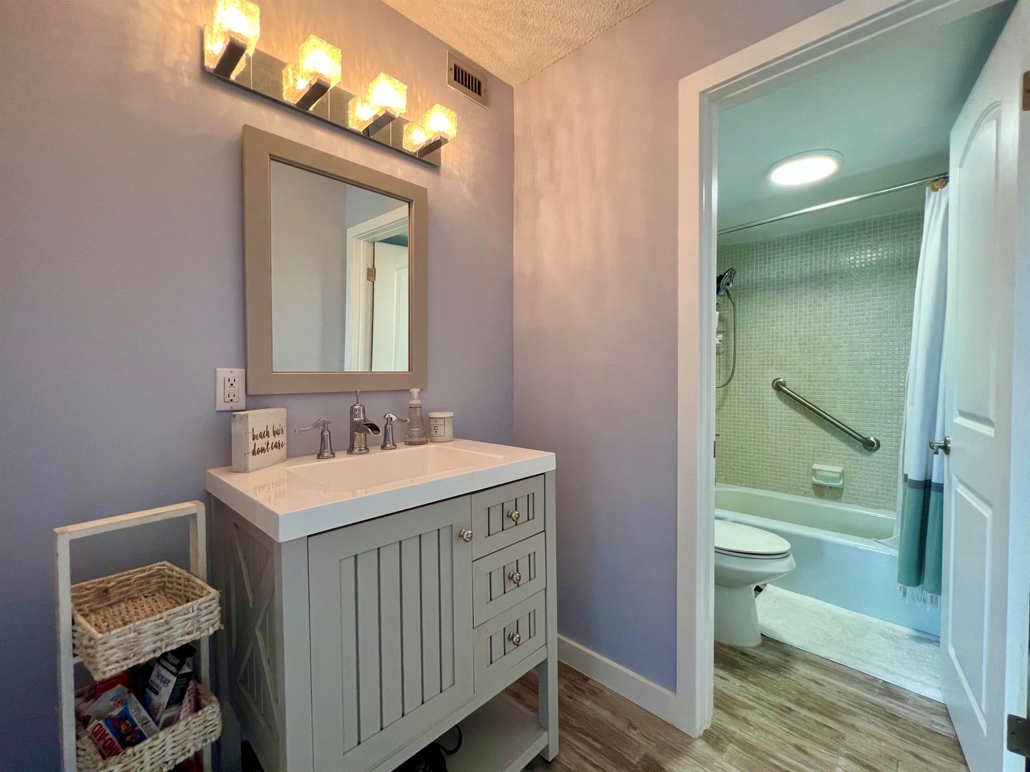 SEA PALMS CONDOMINIUM - Residential