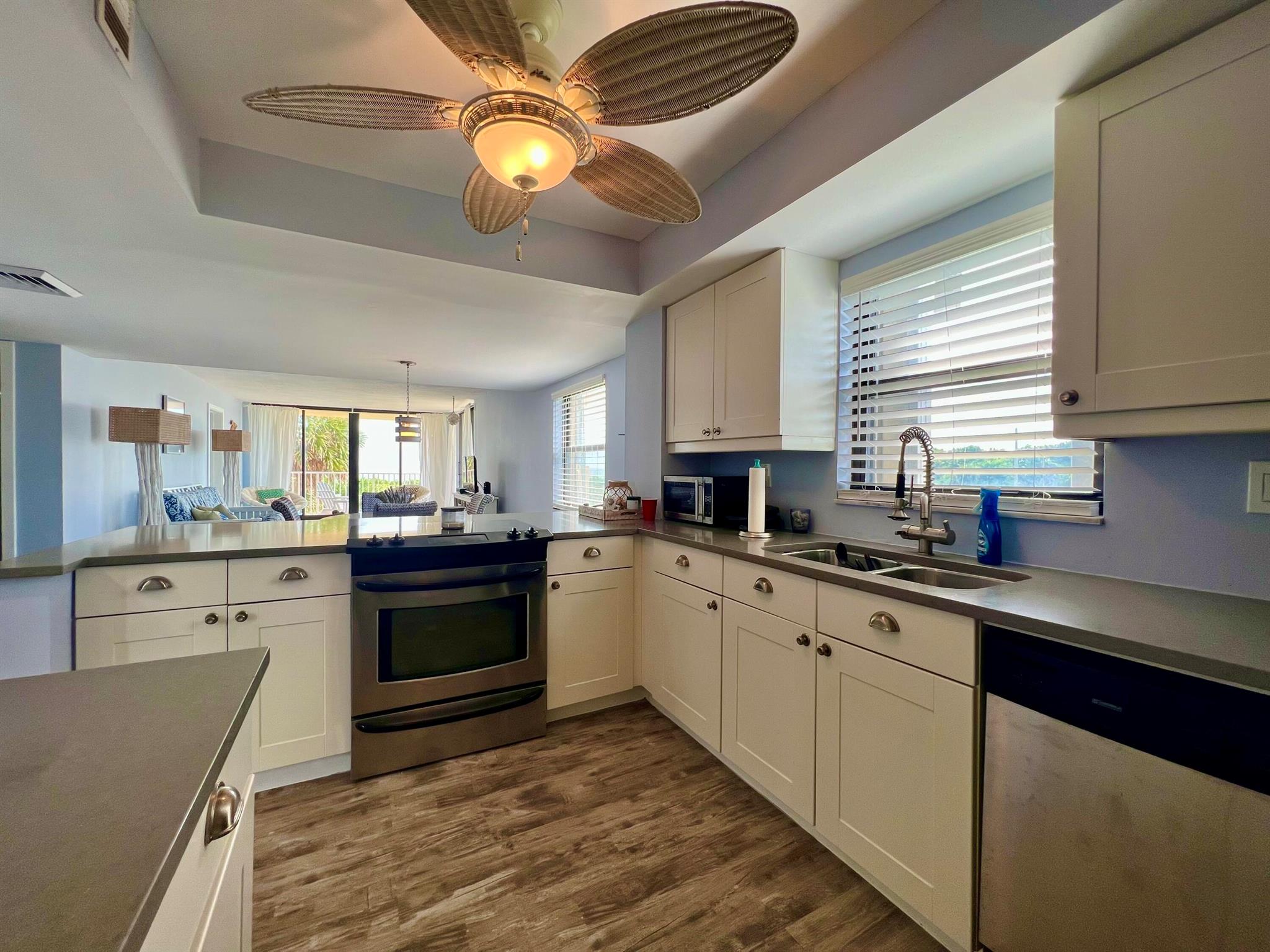 SEA PALMS CONDOMINIUM - Residential