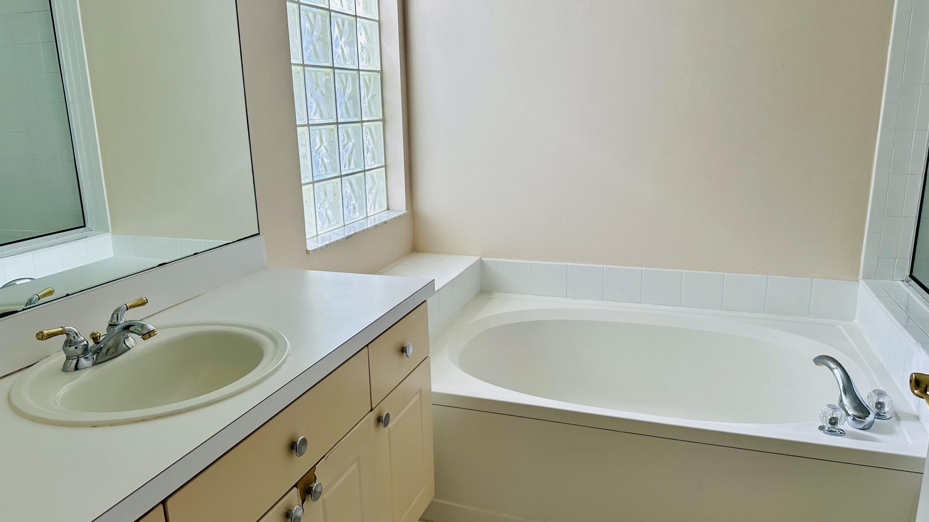 WELLINGTONS EDGE PAR 77 PH 2 - Residential Lease