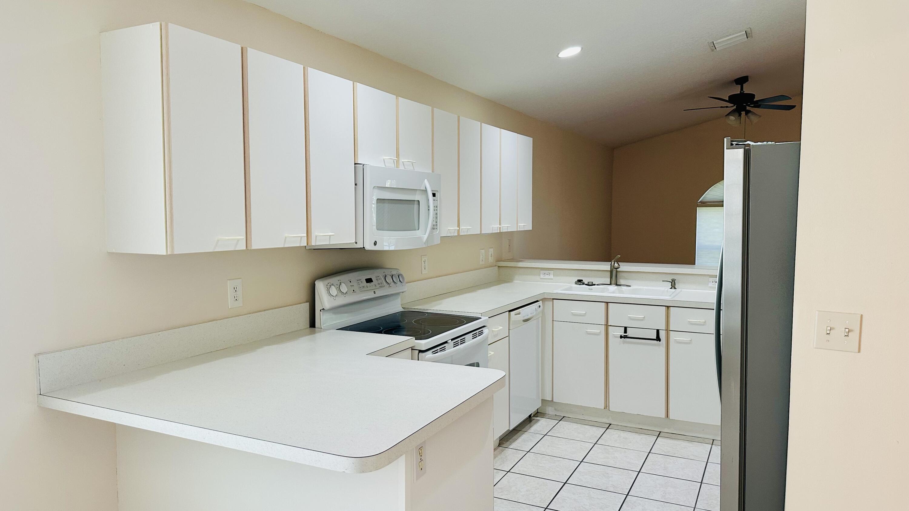 WELLINGTONS EDGE PAR 77 PH 2 - Residential Lease