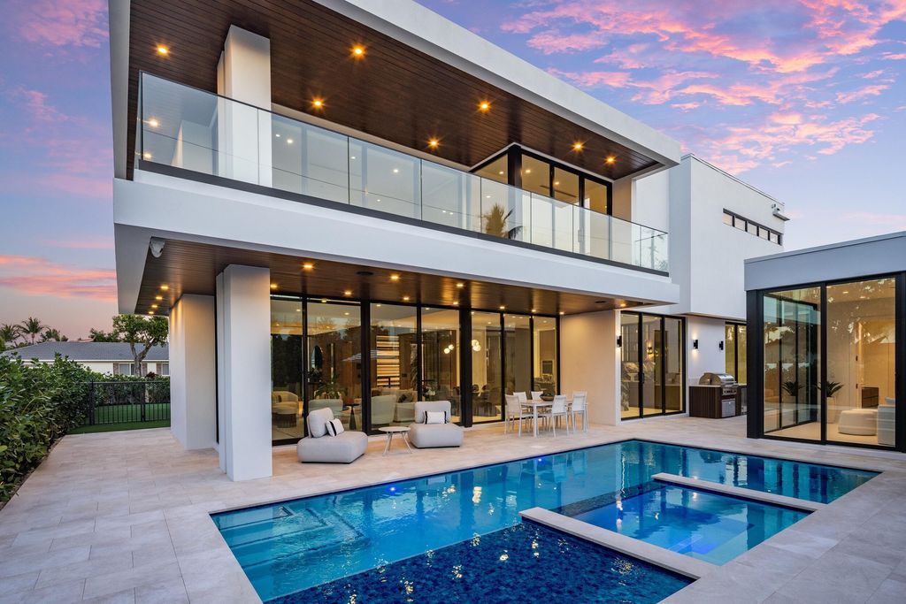 Photo of 1099 NE 4th Avenue, Boca Raton, FL 33432 (MLS # R11150171)