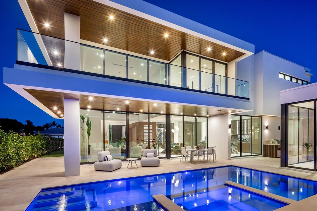 Photo of 1099 NE 4th Avenue, Boca Raton, FL 33432 (MLS # R11150171)