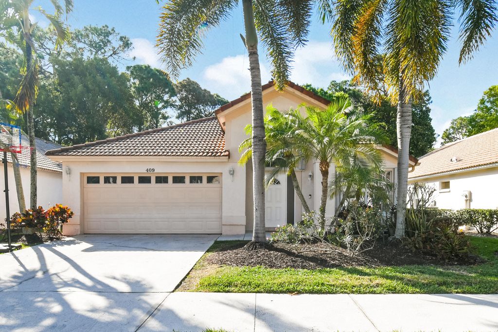 Photo of 409 Woodview Circle, Palm Beach Gardens, FL 33418 (MLS # R11164626)