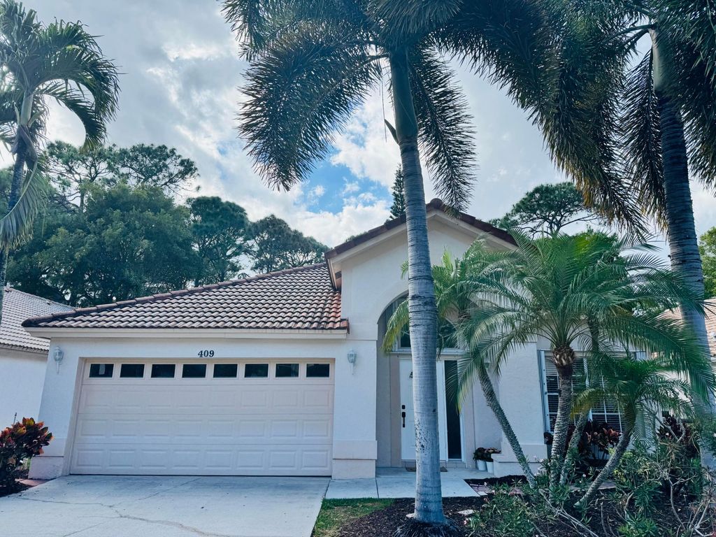 Photo of 409 Woodview Circle, Palm Beach Gardens, FL 33418 (MLS # R11164626)