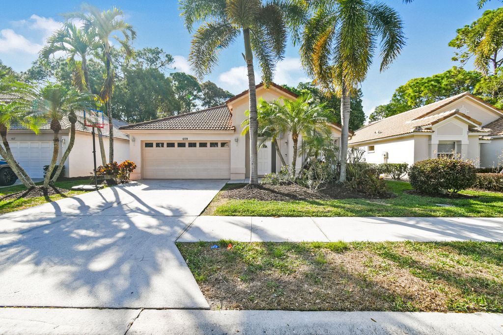Photo of 409 Woodview Circle, Palm Beach Gardens, FL 33418 (MLS # R11164626)
