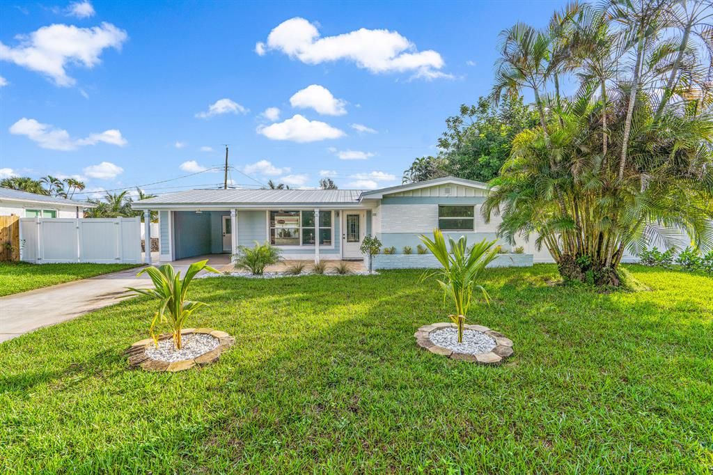Photo of 1515 Seabrook Road, Jupiter, FL 33469 (MLS # R10852352)