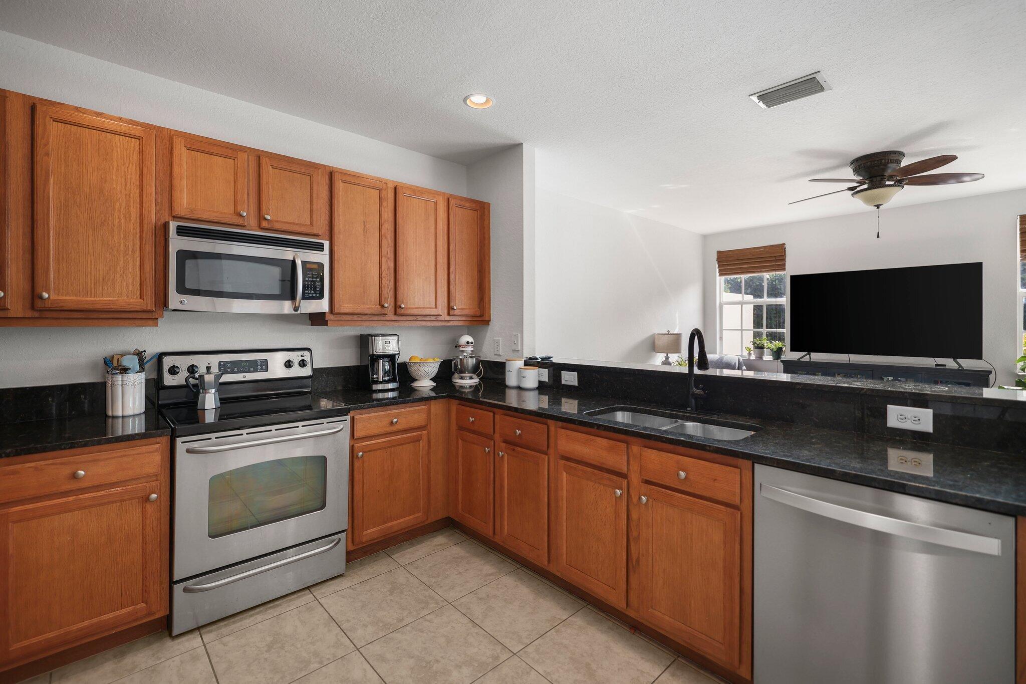 VILLAGE AT SWINTON SQUARE CONDO - Residential