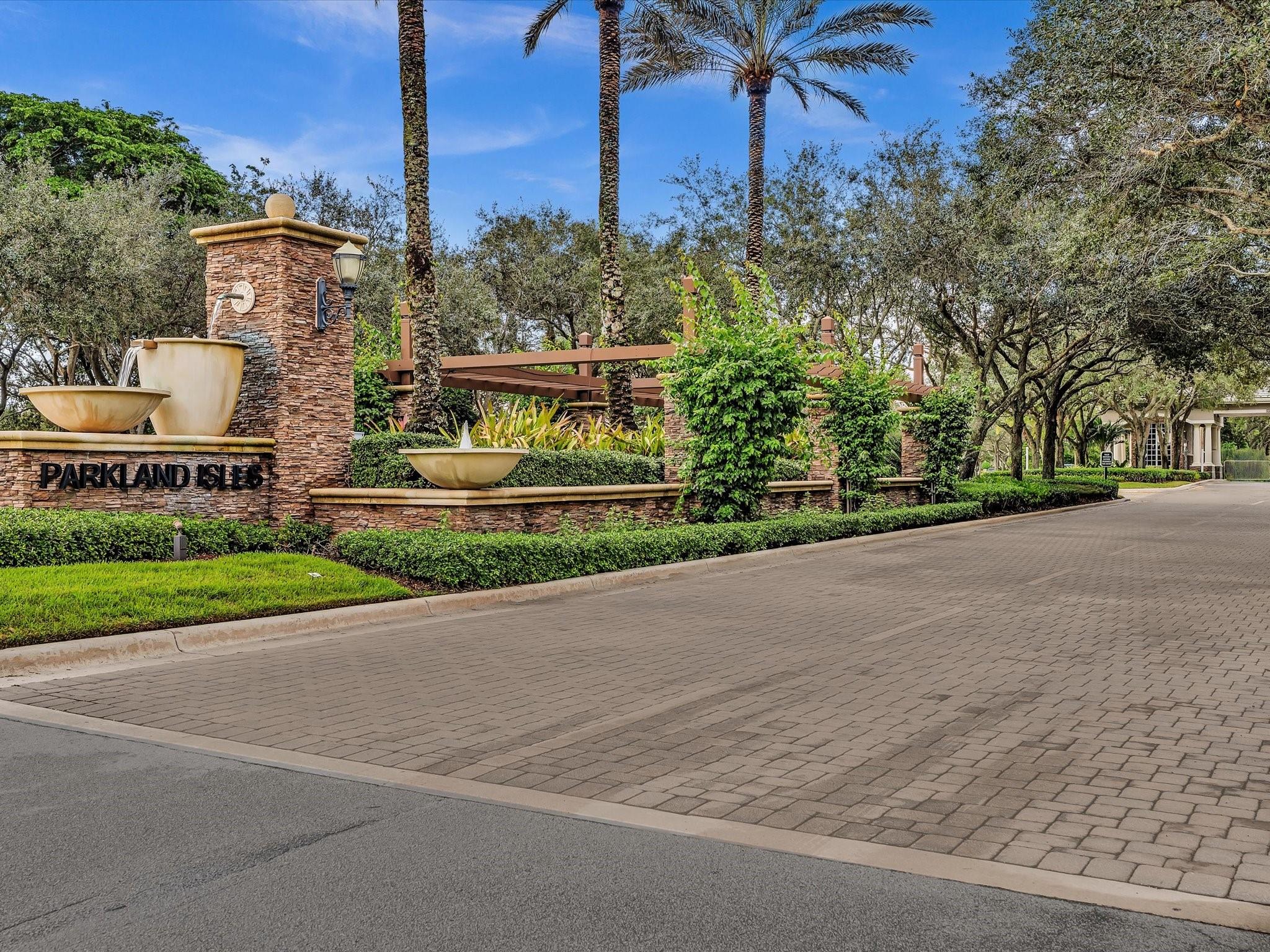 PARKLAND ISLES - Residential