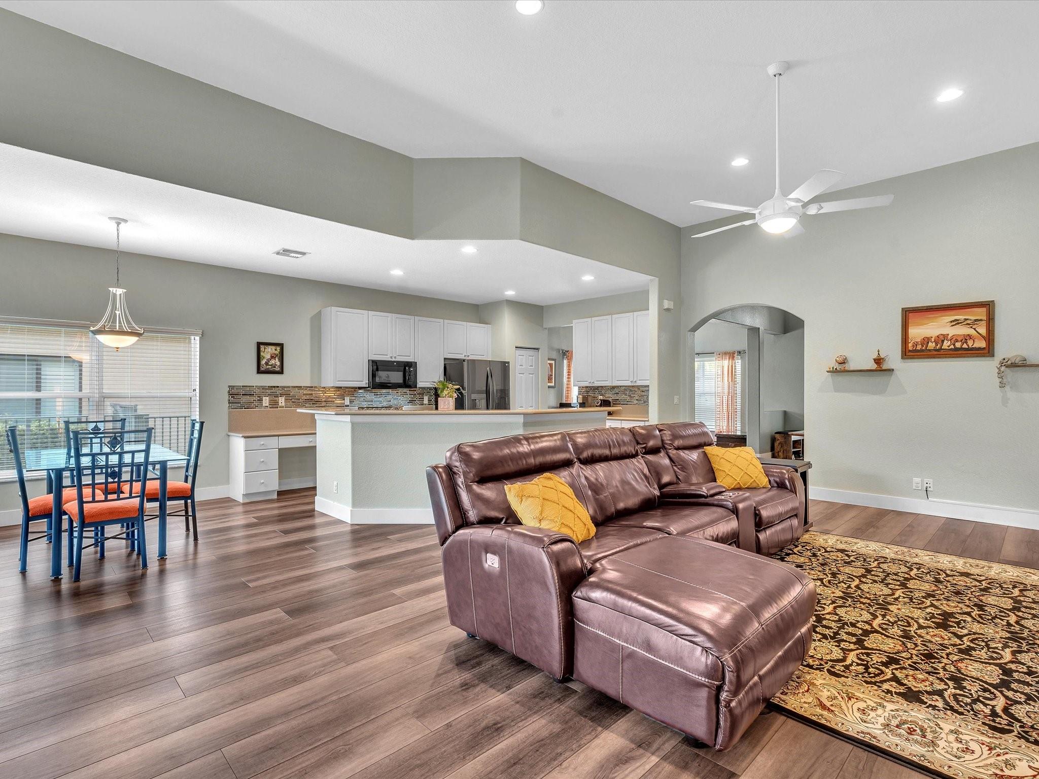 PARKLAND ISLES - Residential