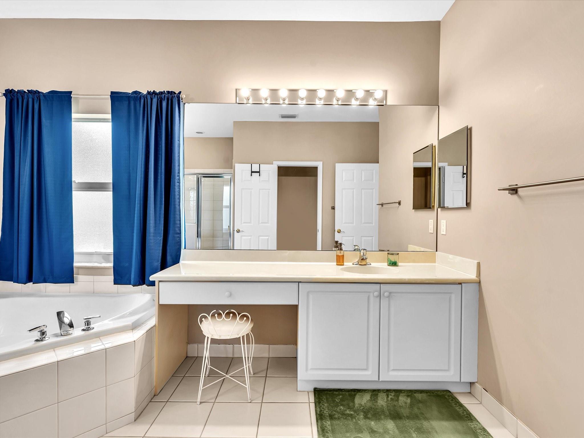 PARKLAND ISLES - Residential