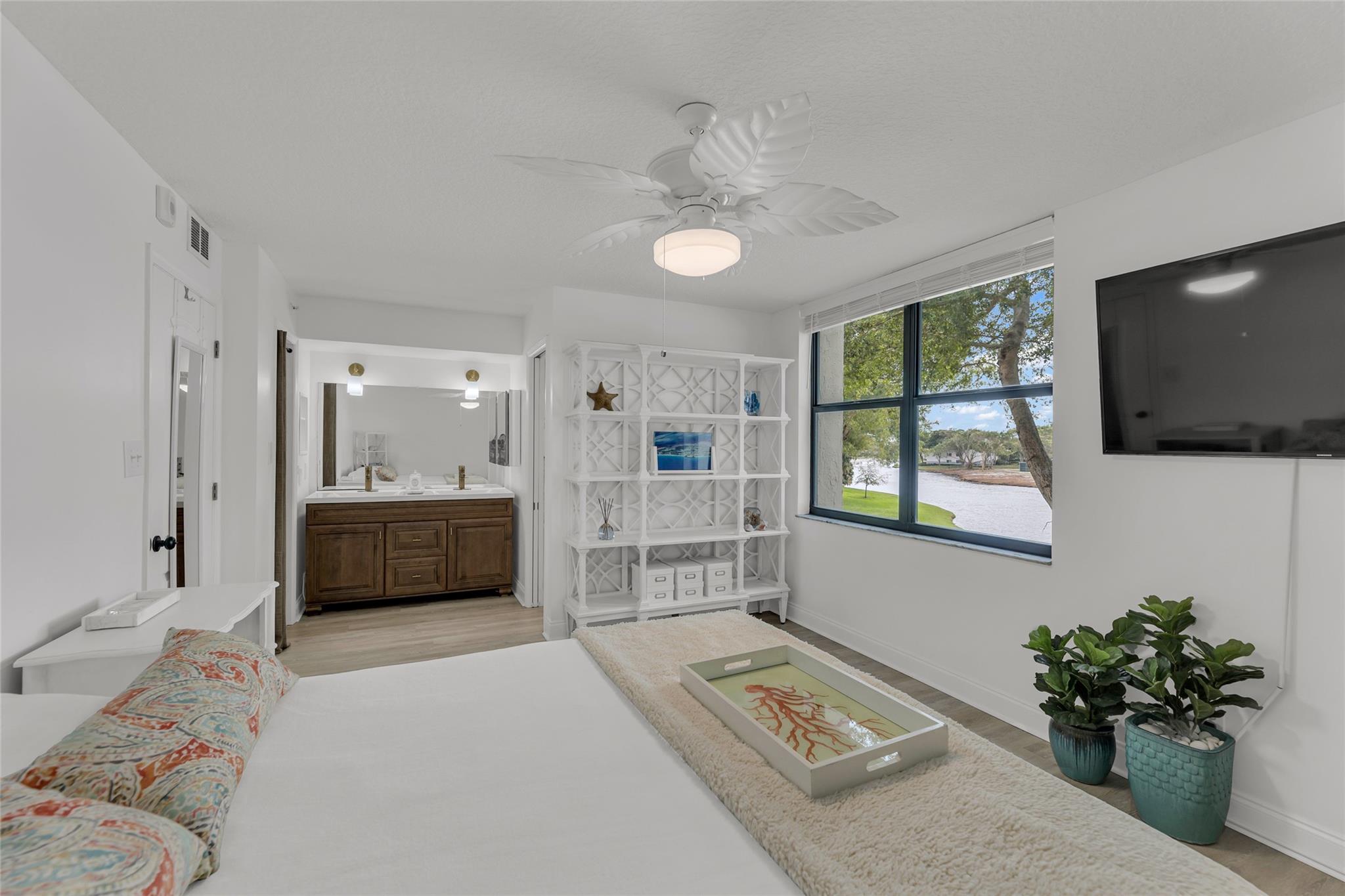 LAKESIDE CONDOMINIUM - Residential