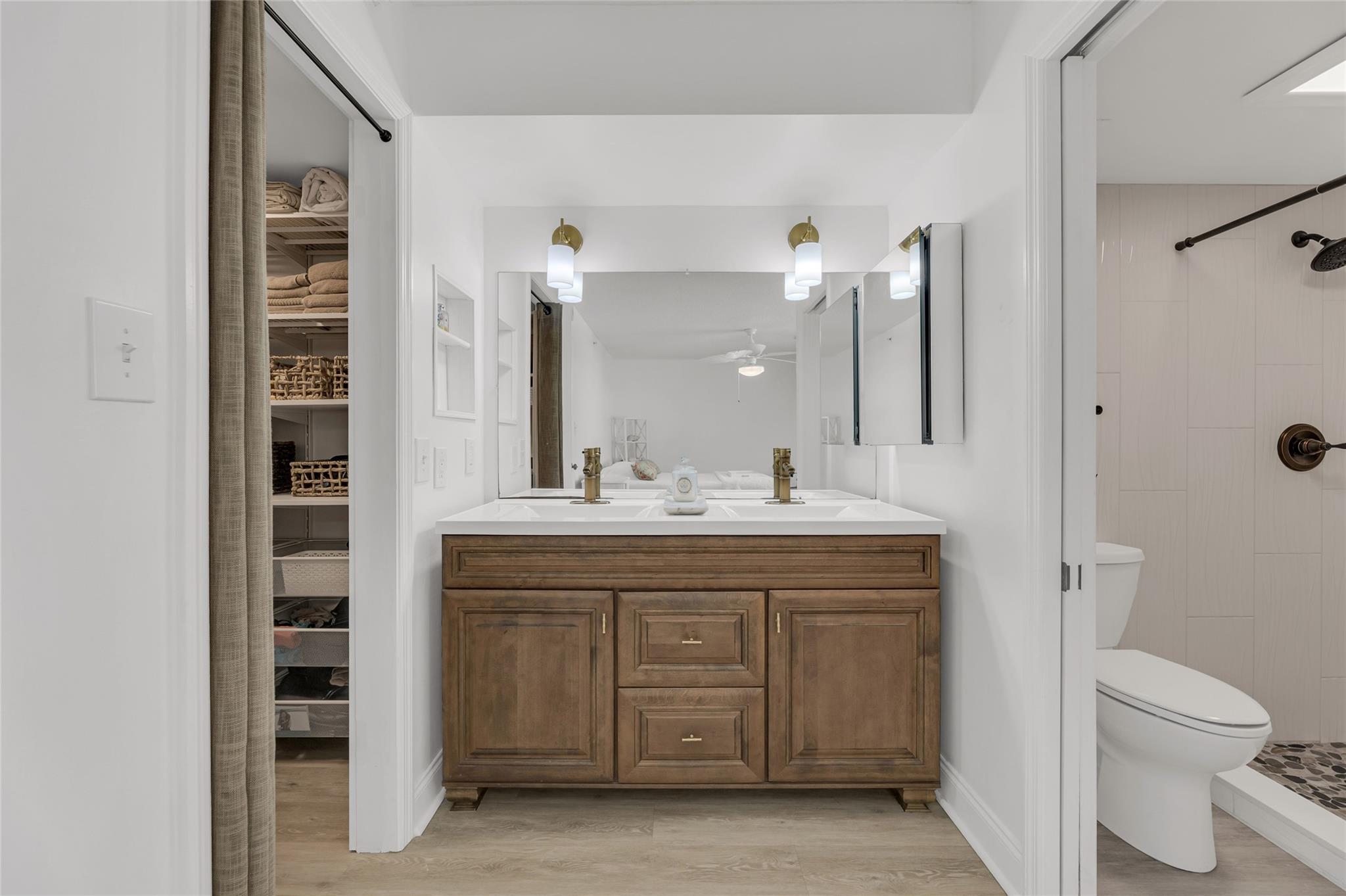 LAKESIDE CONDOMINIUM - Residential