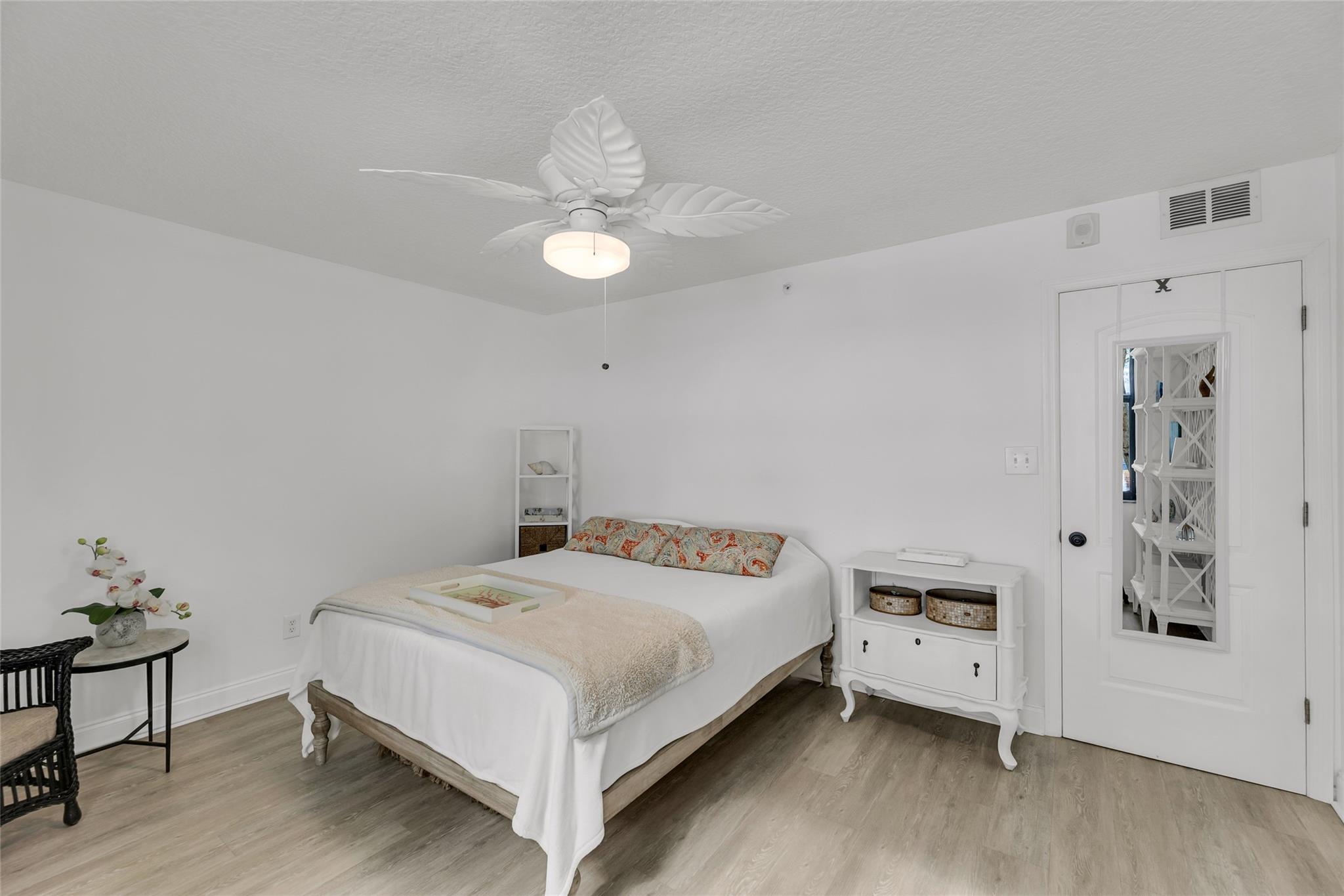 LAKESIDE CONDOMINIUM - Residential