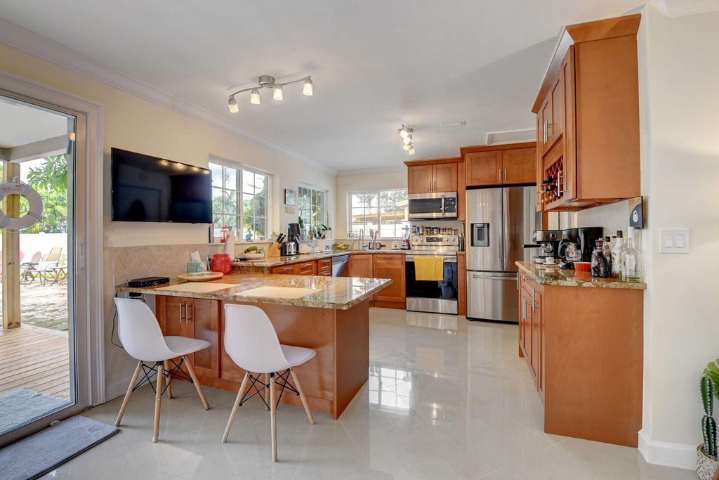 Photo of 1636 NE 3rd Avenue, Delray Beach, FL 33444 (MLS # R10938031)