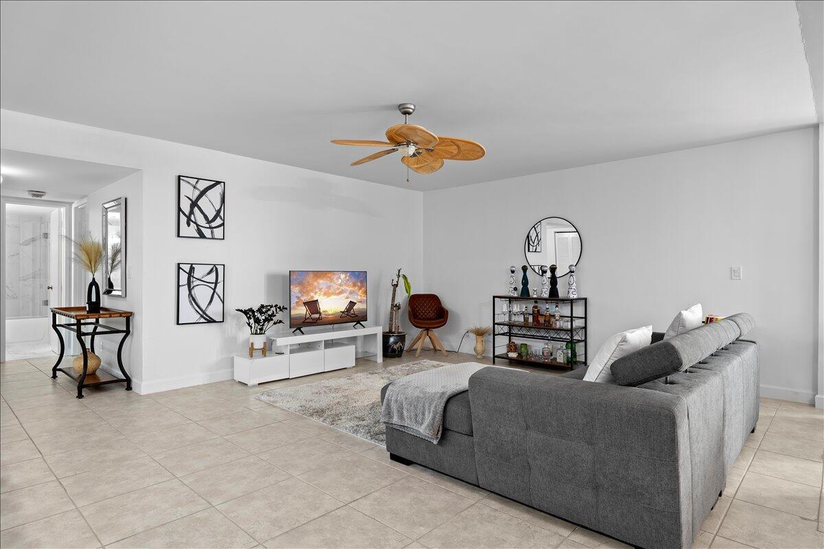 LAVERS RESORT & RACQUET C - Residential Lease