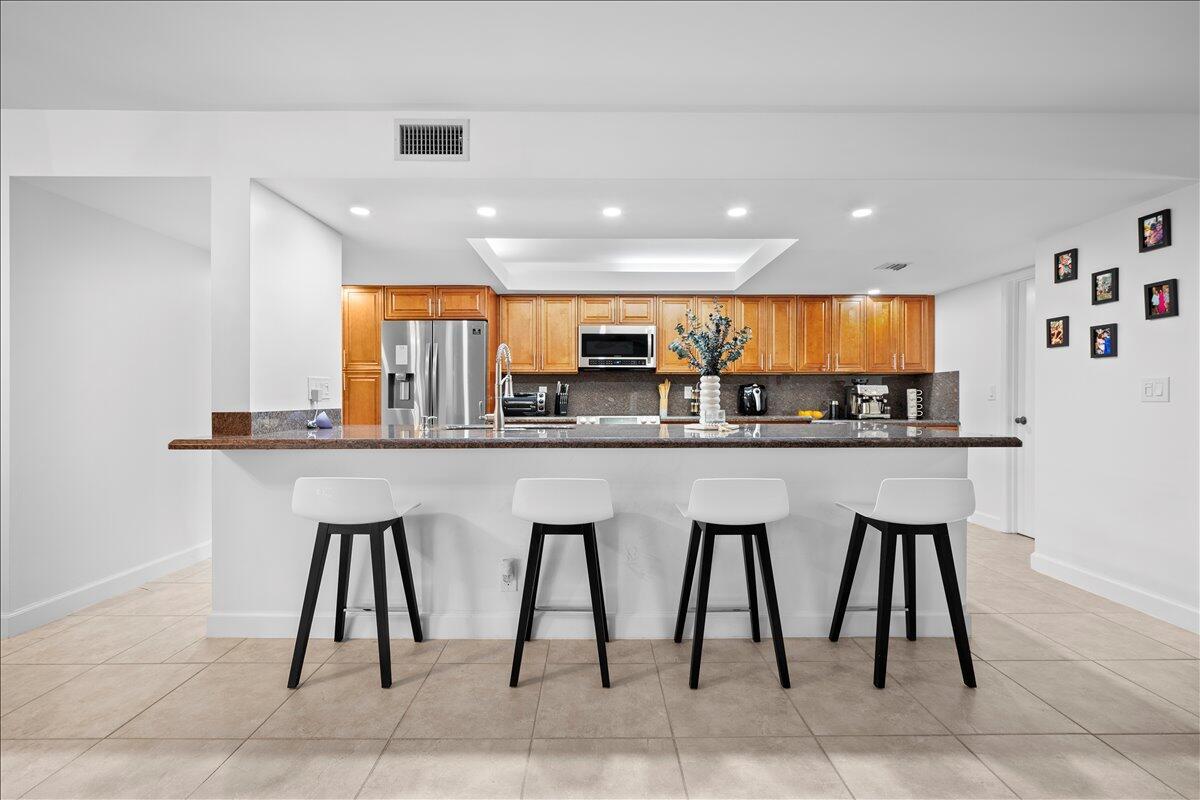 LAVERS RESORT & RACQUET C - Residential Lease